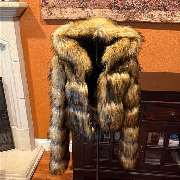 AKIRA Jackets & Blazers - NWOT Large Brown AKIRA Black Faux Fur crop jacket hoodie Gracelle